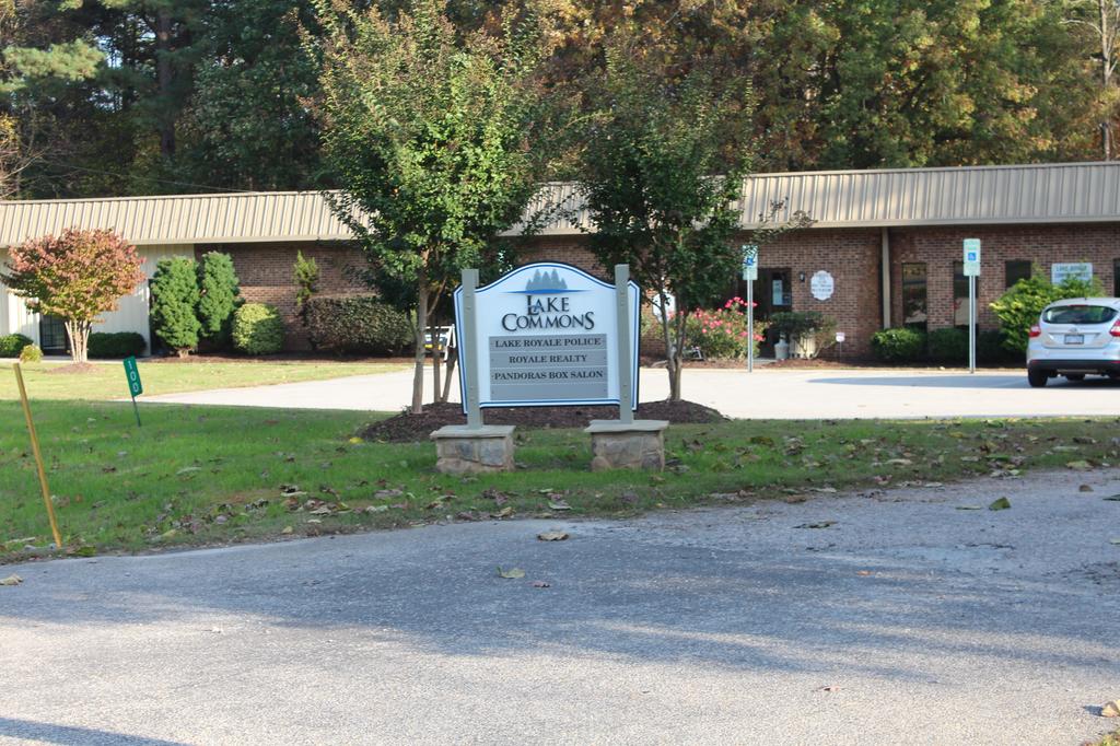 Lake Royale Luxury Home Search & Louisburg Amenities